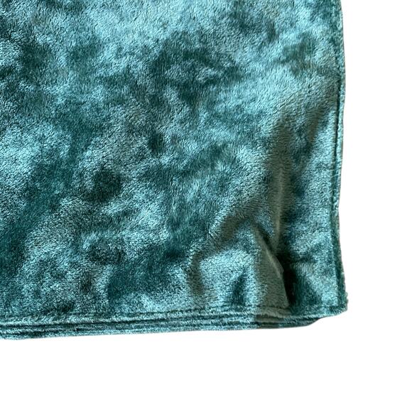 Tahari Green Velvet Velour Placemats Set of 4 Christmas Holiday 13x18 New - Picture 13 of 15